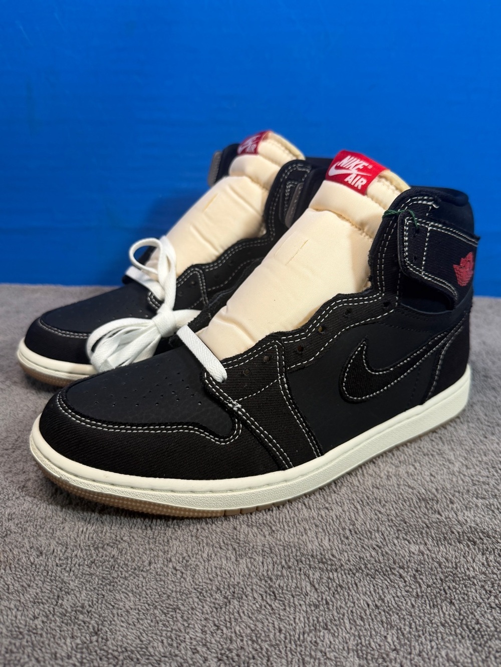 Jordan 1 High OG flight club
Brand new